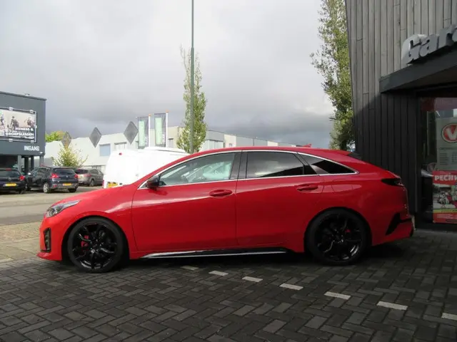 Kia ProCeed 3