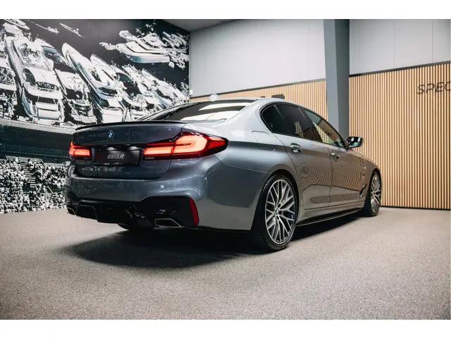 BMW 5 Serie 540i High Executive Edition 2019 Benzine 12
