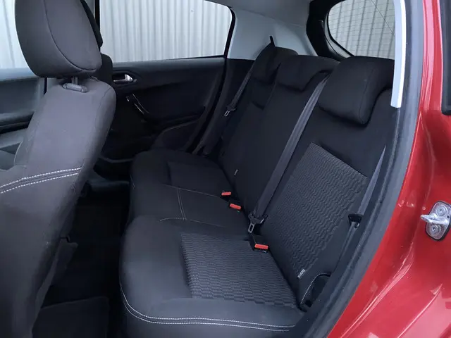 Peugeot 208 1.2 PureTech Active 2017 Benzine 6