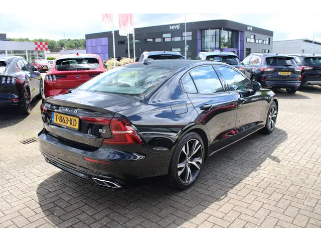 Volvo S60 2.0 B3 R-Design 2021 Benzine 9