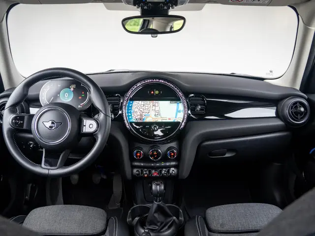 MINI 5-Deurs One Business Edition 2021 Benzine 9