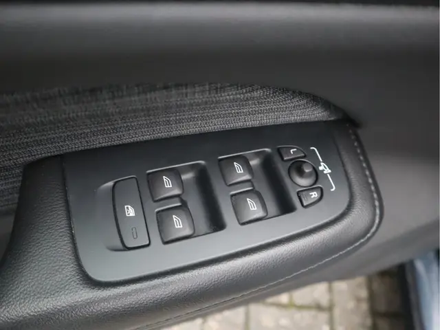 Volvo V60 2.0 B3 Momentum 2021 Hybride Benzine 31