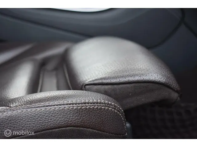 Mercedes-Benz GLC 250 4MATIC Prestige 2015 Benzine 30