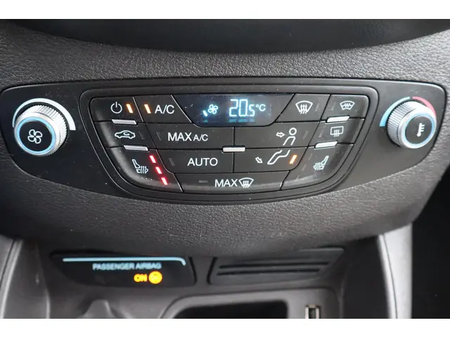 Ford Tourneo Courier 1.0 Titanium 2016 Benzine 26