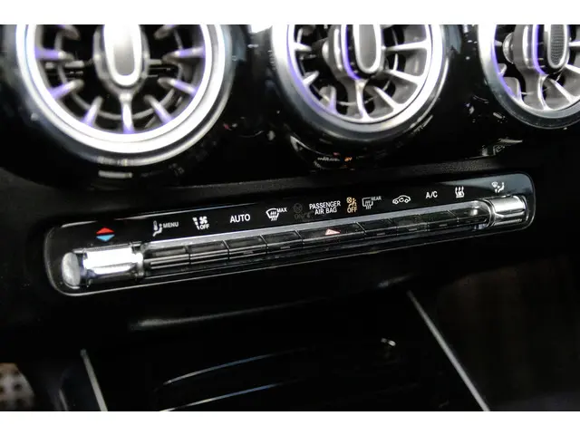 Mercedes-Benz GLA 250 e AMG Line 2021 Hybride Benzine 23