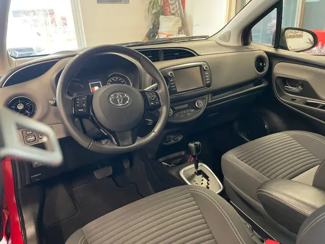 Toyota Yaris 1.5 Hybrid Design 2018 Hybride Benzine 10