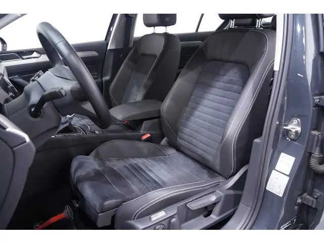 Volkswagen Passat 1.5 TSI Elegance 2020 Benzine 33