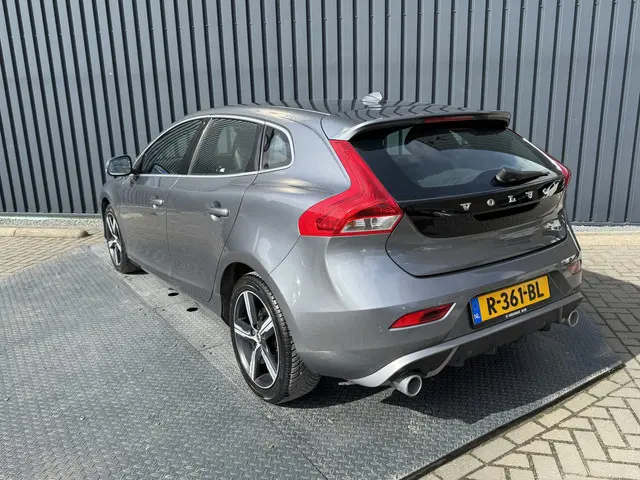 Volvo V40 1.5 T3 R-Design 2019 Benzine 22