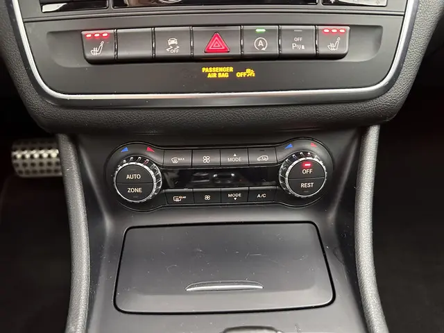 Mercedes-Benz GLA AMG 45 4MATIC 2015 Benzine 15