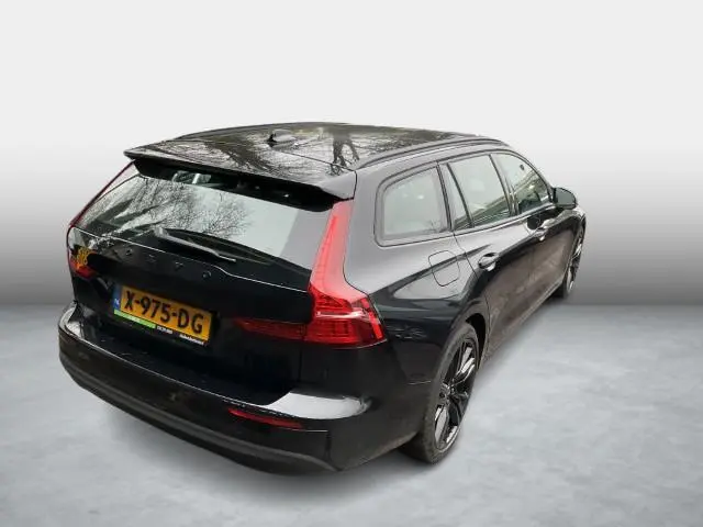 Volvo V60 2.0 B3 Essential Edition 2023 Benzine 2