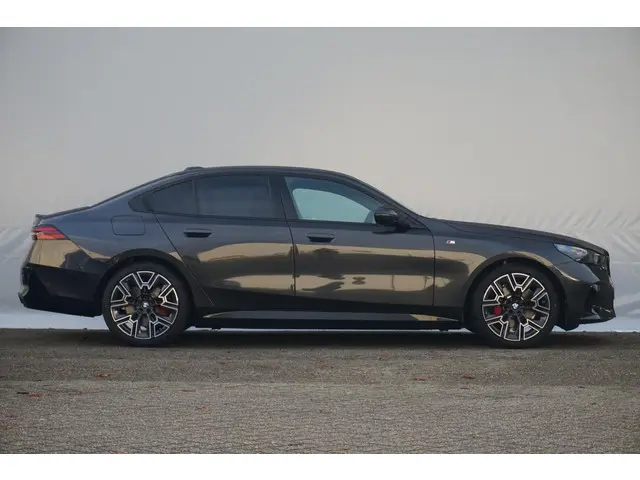 BMW 5 Serie Touring 530e 2025 Hybride Benzine 4