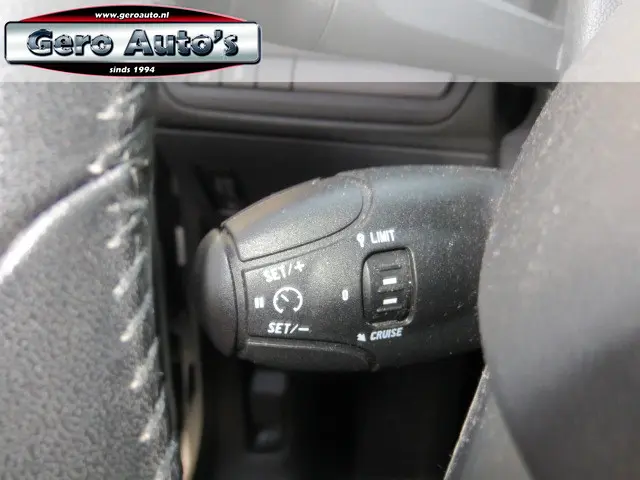 Peugeot 208 1.2 VTi Allure panorama dak 2012 Benzine 11