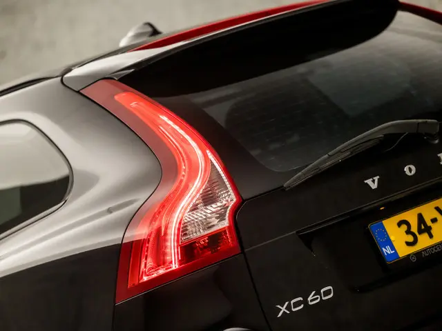 Volvo XC60 2.0 T5 Luxury Sport 2012 Benzine 23
