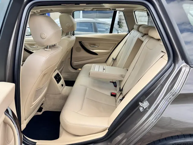 BMW 3 Serie Touring 328i High Executive 2014 Benzine 30