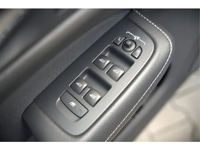 Volvo V60 2.0 B3 R-Design 2020 Hybride Benzine 31