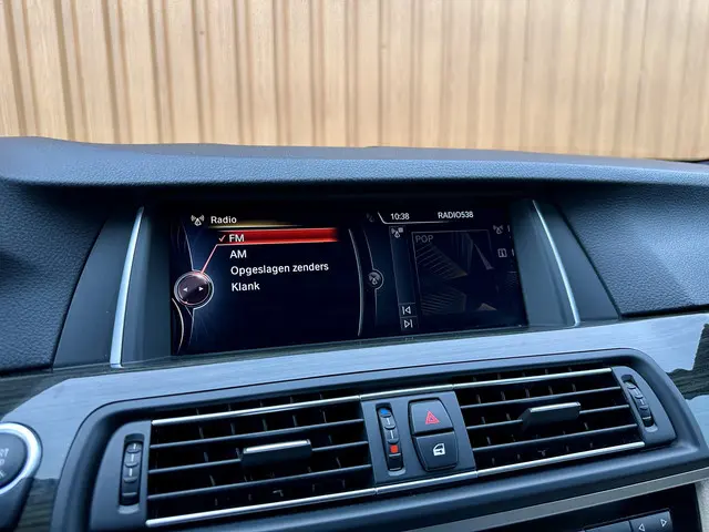 BMW 5 Serie Touring 520i Executive 2014 Benzine 22