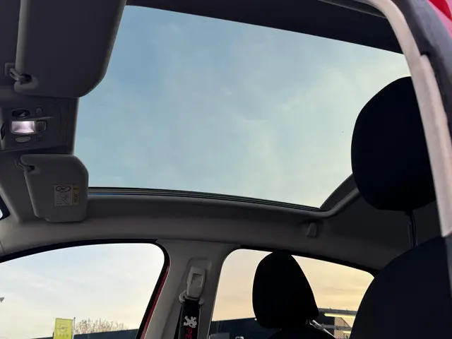 Peugeot 208 1.2 PureTech Allure 2015 Benzine 18