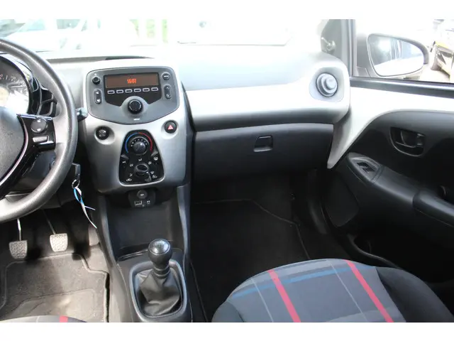 Peugeot 108 1.0 e-VTi Active PACK PREMIUM 2016 Benzine 20