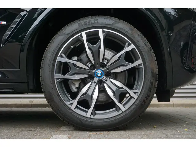 BMW X3 xDrive30e 2023 Hybride Benzine 6