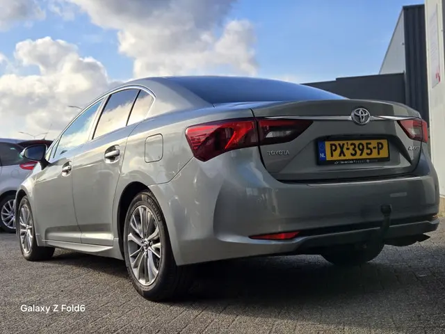 Toyota Avensis 2