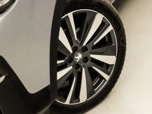 Peugeot 3008 1.2 PureTech Allure Sport 2020 Benzine 12