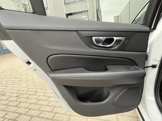 Volvo V60 2.0 B3 Business Pro 2020 Benzine 23