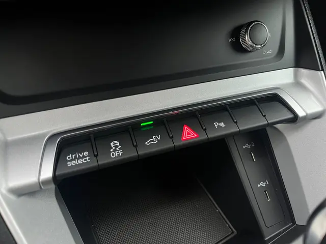 Audi Q3 45 TFSI e edition Plug-in 2024 Hybride Benzine 21