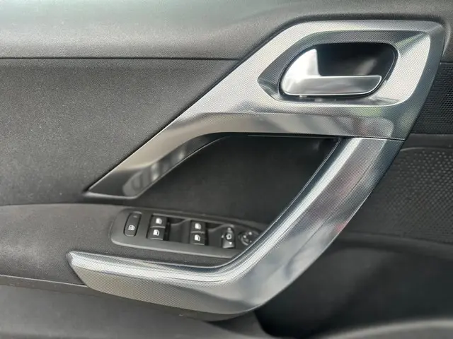 Peugeot 2008 1.2 PureTech Pano - Cruise - Navi 2014 Benzine 19