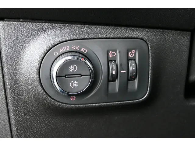 Opel Corsa 1.4 Favourite 2018 Benzine 40