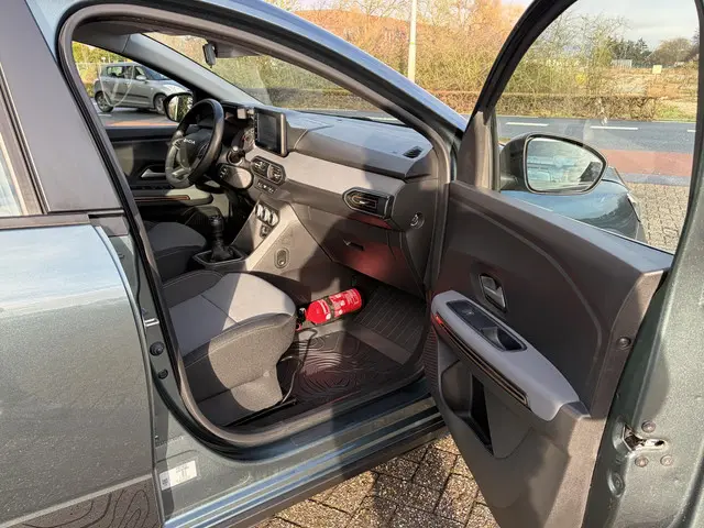 Dacia Sandero Stepway 1.1 TCe 110 Extreme 2024 Benzine 18