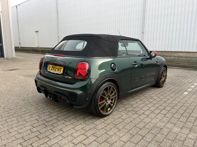 MINI Cooper Cabrio 2.0 John Works Chili 2017 Benzine 85