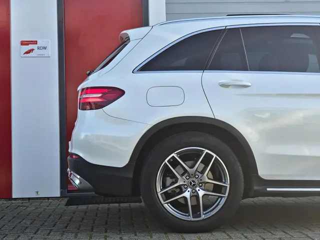 Mercedes-Benz GLC 220 d 4MATIC | AMG LINE | PANO 2017 Diesel 5