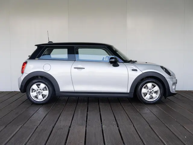 MINI 3-Deurs Cooper 2021 Benzine 4