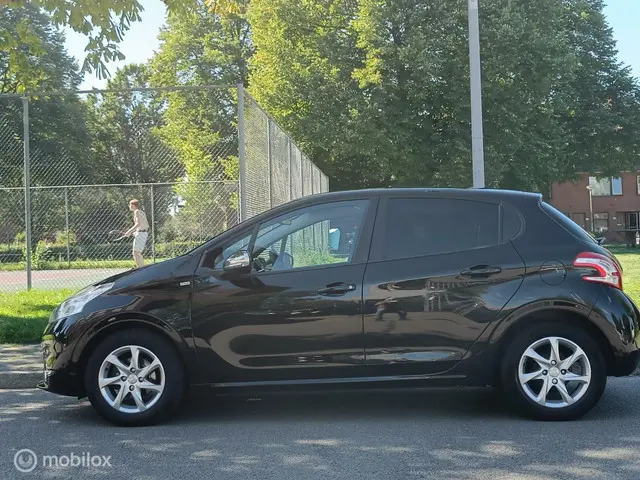 Peugeot 208 1.2 VTi Style 2014 Benzine 2