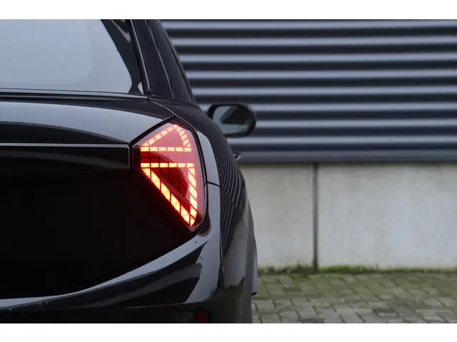 MINI 5-Deurs Cooper C 2024 Benzine 31