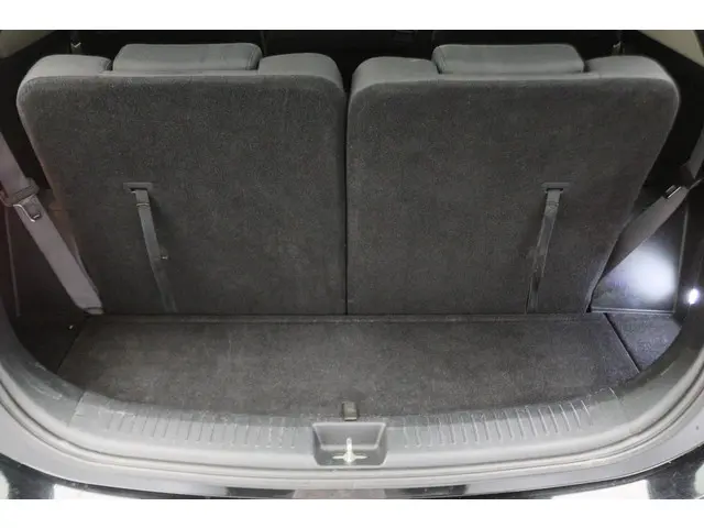 Kia Carens 1.6 GDi ExecutiveLine 7p. 2016 Benzine 17