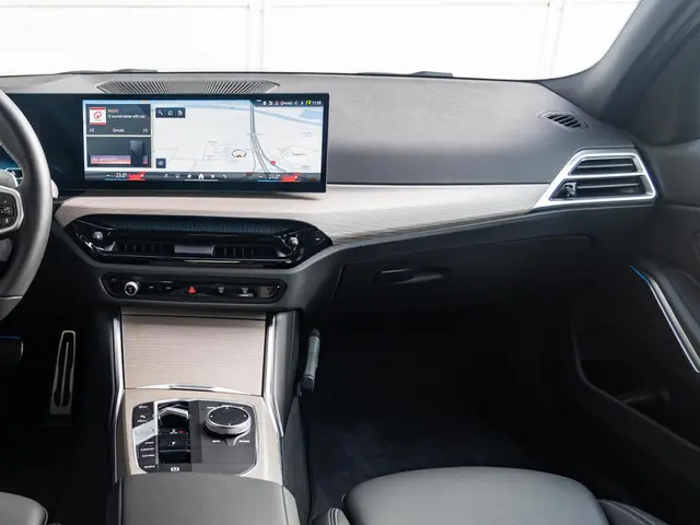 BMW 3 Serie Sedan 318i 2025 Benzine 9