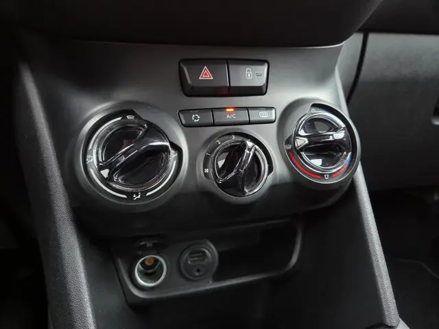 Peugeot 208 1.2 VTi Style 2014 Benzine 24