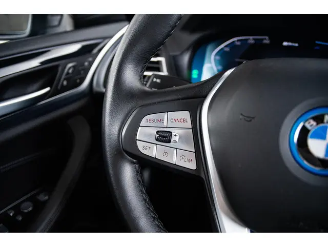 BMW X3 xDrive30e High Executive 2021 Hybride Benzine 32