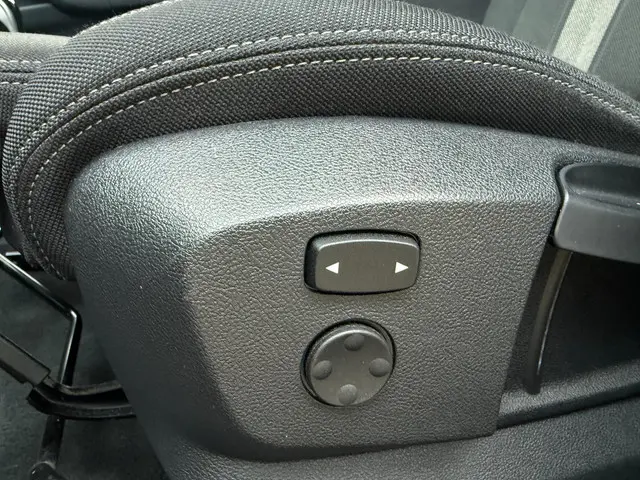 BMW X2 SDrive18i Executive 2022 Benzine 14