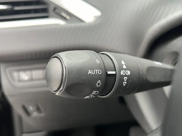 Peugeot 208 PureTech 110 Allure Automaat 2018 Benzine 23