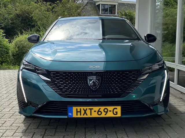 Peugeot 308 SW 1.2T 130pk Automaat GT 2024 Benzine 12