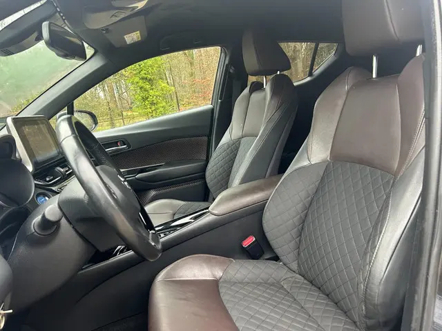 Toyota C-HR 1.8 Hybrid Executive 2017 Hybride Benzine 9