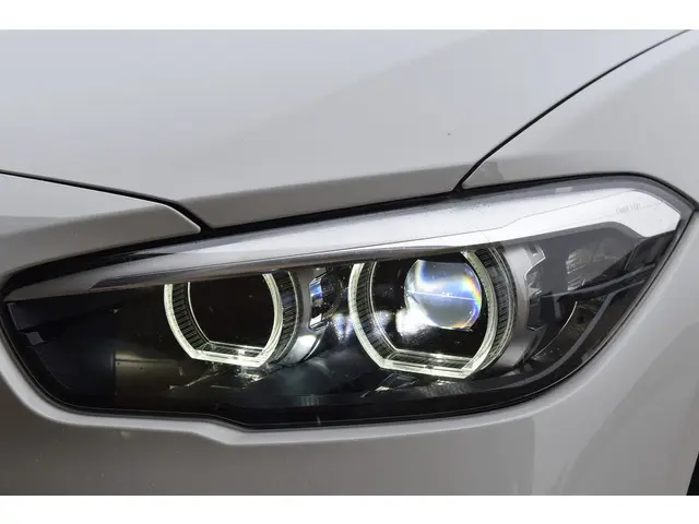 BMW 1 Serie 118i Executive 2018 Benzine 32