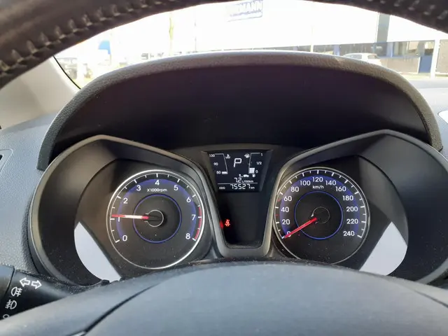 Hyundai ix20 1.6i Go! *Automaat* 2015 Benzine 18