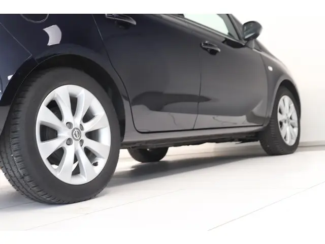 Opel Corsa 1.4 Favourite 2018 Benzine 27