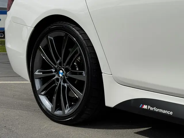 BMW 5 Serie Touring 520i High Executive 2015 Benzine 24