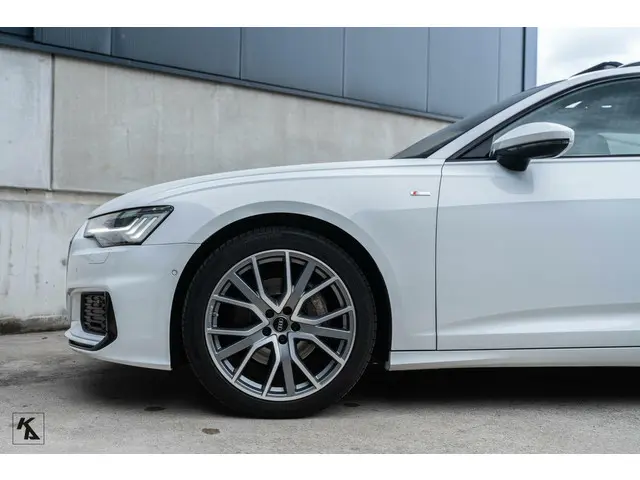 Audi A6 Avant 45 TFSI | 2019 Quattro | S-line 2019 Benzine 7