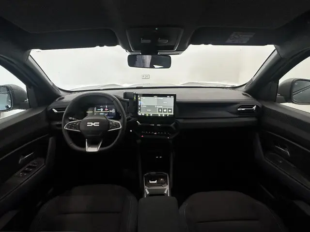 Dacia Duster 1.6 Hybrid 140 Journey 2025 Hybride Benzine 8