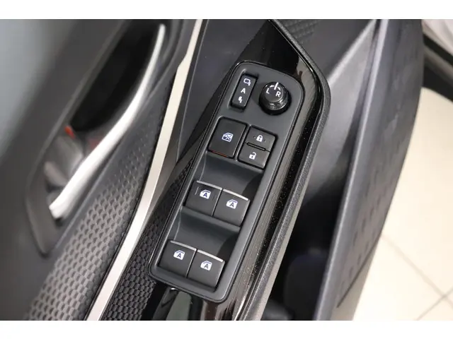 Toyota C-HR 1.8 Hybrid Style, 2019 Hybride Benzine 19